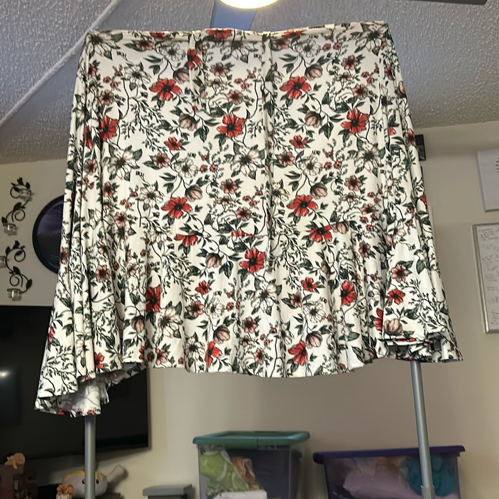 Gently used LuLaRoe Floral Wrap Skirt 2XL - slightly confusing to use.